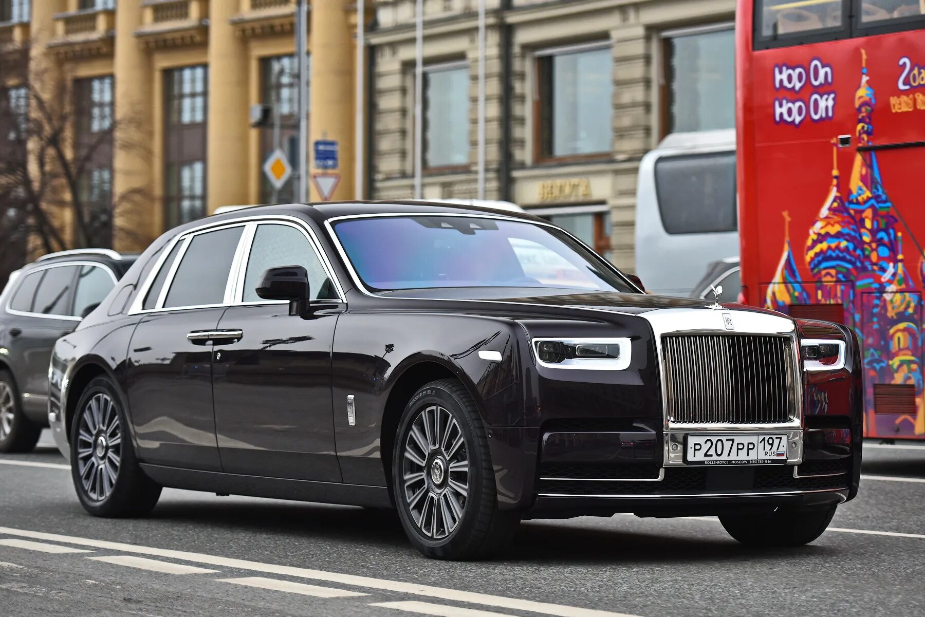 Rolls royce phantom 7. Rolls-royce phantom coupe аристов. Роллс ройс 707. Роллс ройс ровшана ленкоранского. Rolls royce phantom москва.