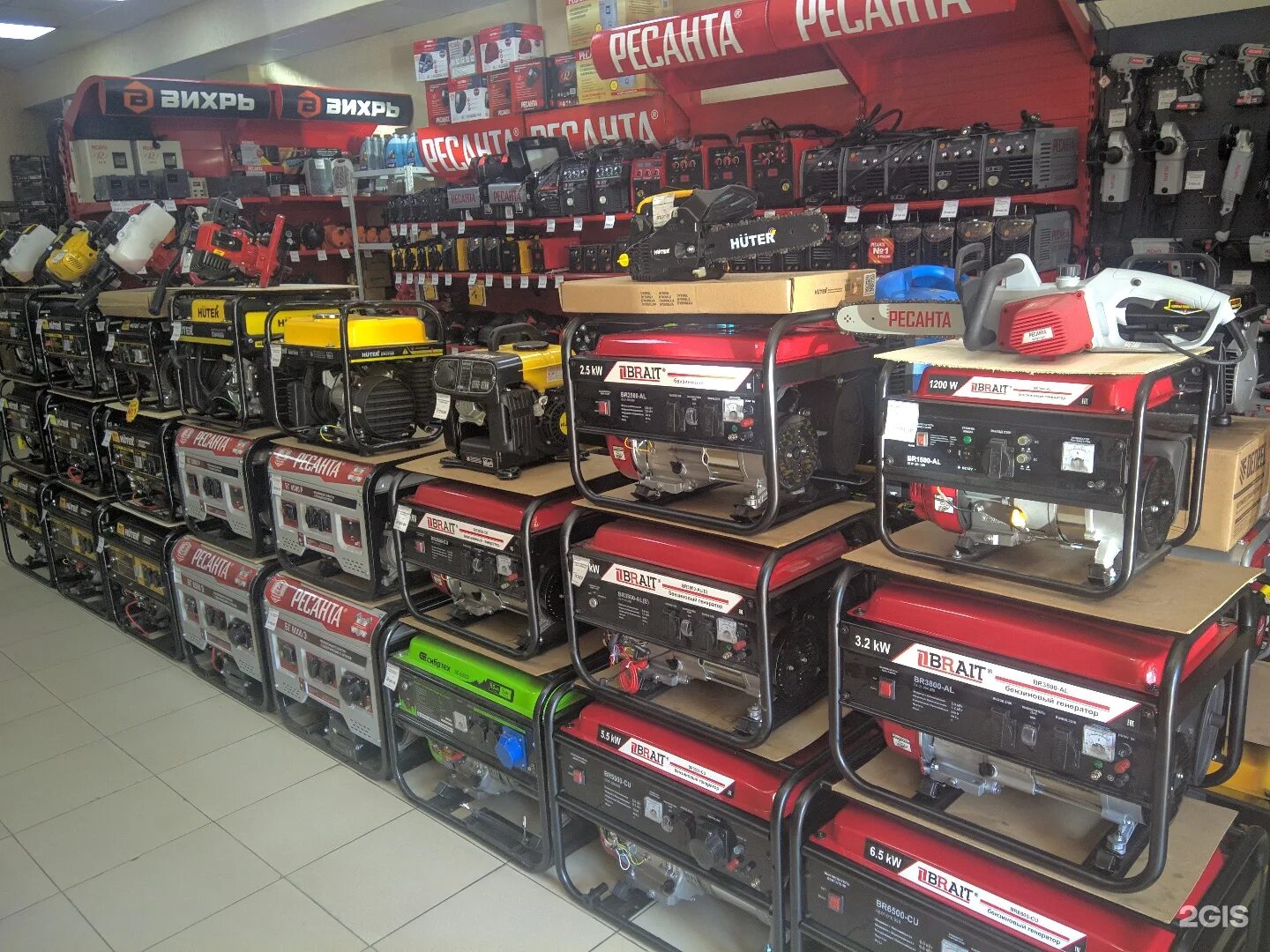 работяга красноярск. работяга волжский. рабочий на крыше. портрет рабочего. работяга в магазине.