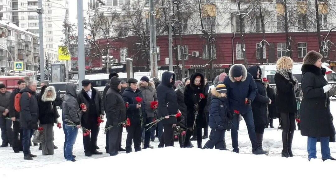 Трагедия в челябинске сегодня. Магнитогорск память погибшим в доме. Трагедия в Магнитогорске. События у Магнитки в наше время.