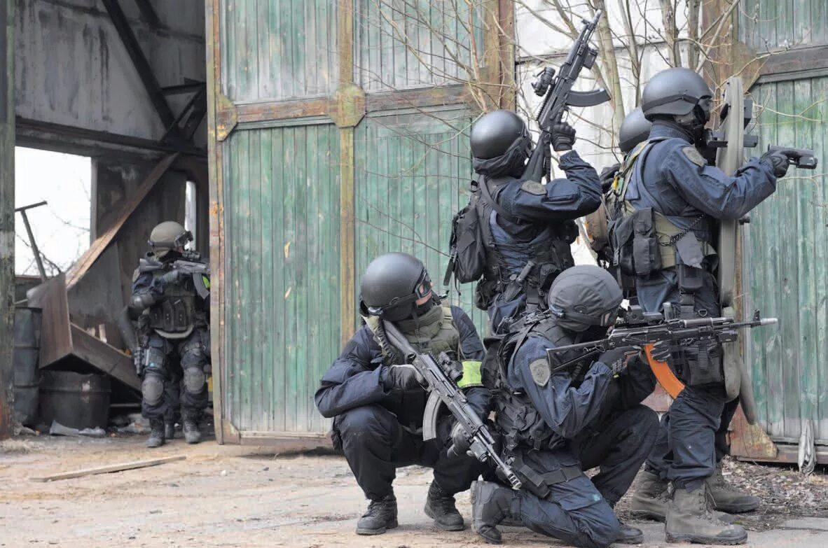 Как называется штурм. Группа захвата фсб штурм. спецназ фсб россии (spetsnaz fsb russia). спецназ фсб штурм здания. спецназ фсб альфа штурм.