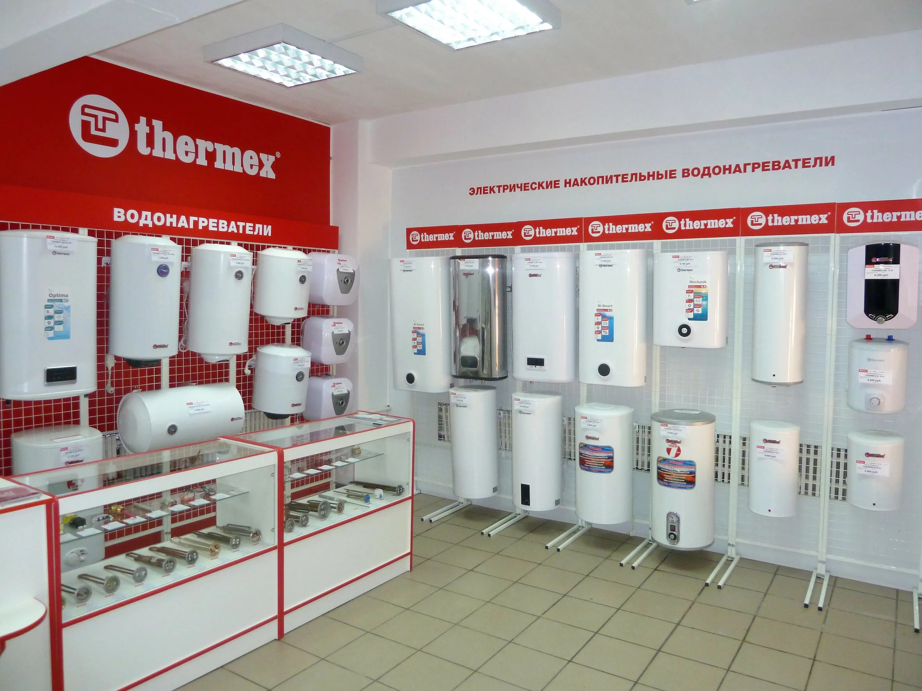 Бойлер Water Heater электроводонагреватель. Водонагреватели Thermex (Россия). Выставка водонагревателей в магазине. Стенд для водонагревателей.