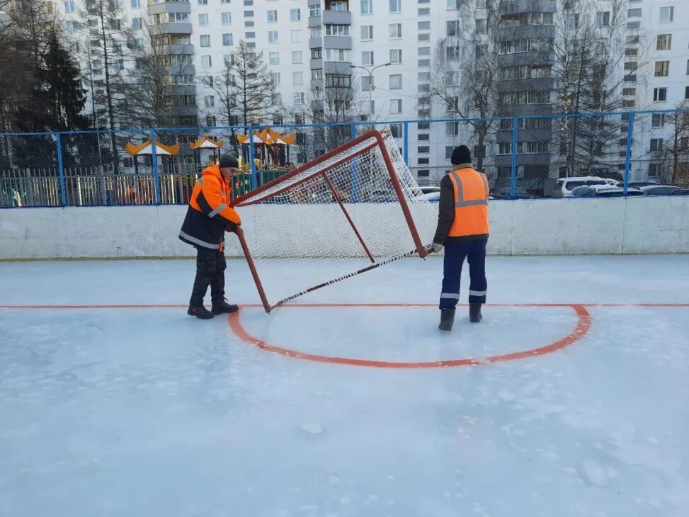 Каток в Троицке. Троицк каток на солнечной. Катки в Лыткарино 2022. Каток Павшинская Пойма 2022. Закрытие катков в москве