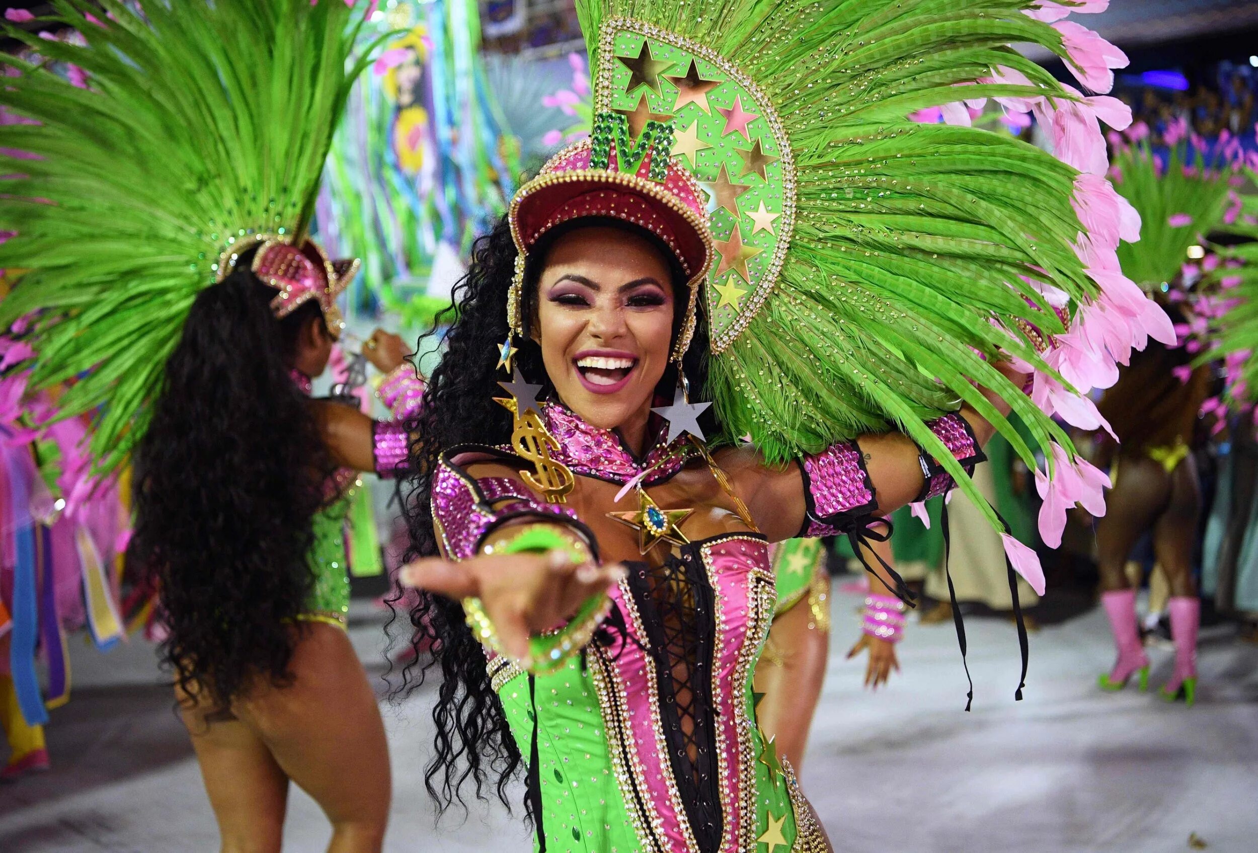 Карнавал в Рио-де-Жанейро. Бразилия фестиваль Рио де Жанейро. Бразилия парад в Рио де Жанейро. Карнавал в Рио-де-Жанейро (Rio Carnival) - Бразилия.