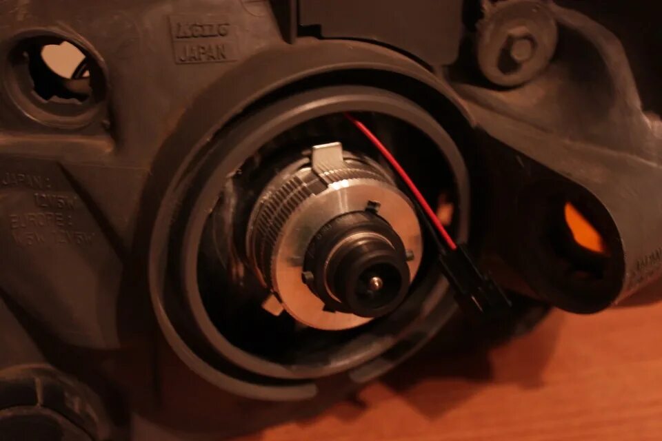 Aes g5 биксеноновые линзы. Ксенон h11 6000k. Какие лампы ставят в линзы. Какие лампы ставят в линзы. Субару аутбэк bp9 лампы ближнего света d2s.