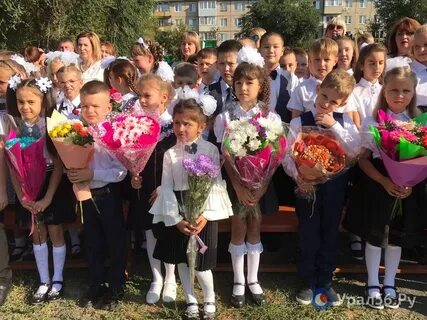 В оренбурге дети идут в школу