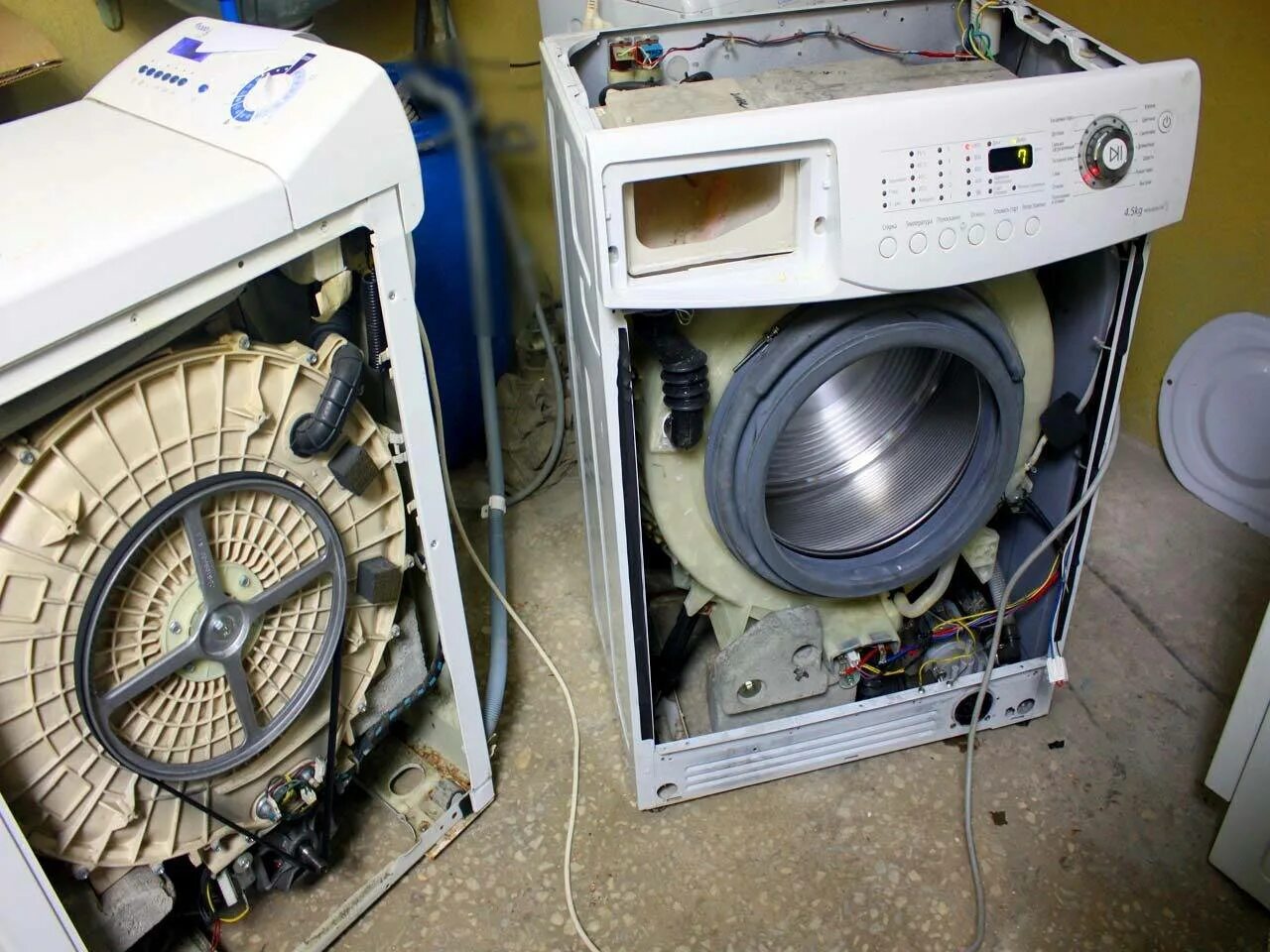 Ремонт стиральных машин нижегородская область. Машинка стиральная в разборе wfs861. Разобранная стиральная машинка. Стиральная машинка внутри. Стиральная машина в разобранном виде.