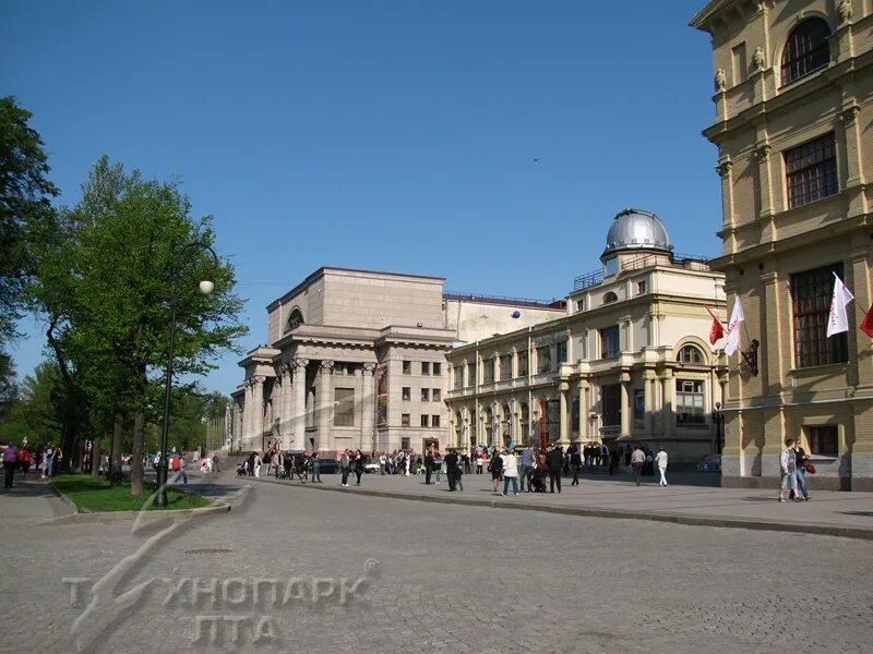Александровский парк 4. Царское село александровский парк крестовый мост. Лопухинский парк в санкт-петербурге. Великан парк кинотеатр санкт-петербург. Александровский парк 4 3.