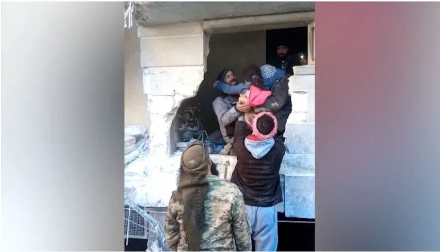 Памятник брат и сестра спасающиеся от холода