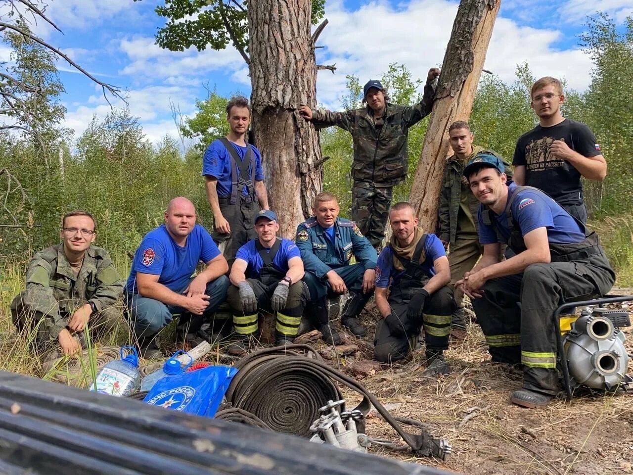 В рязанской области мужчина. Съемочная группа. МЧС Рязань сотрудники. Пожары в Рязанской области. МЧС Украины.