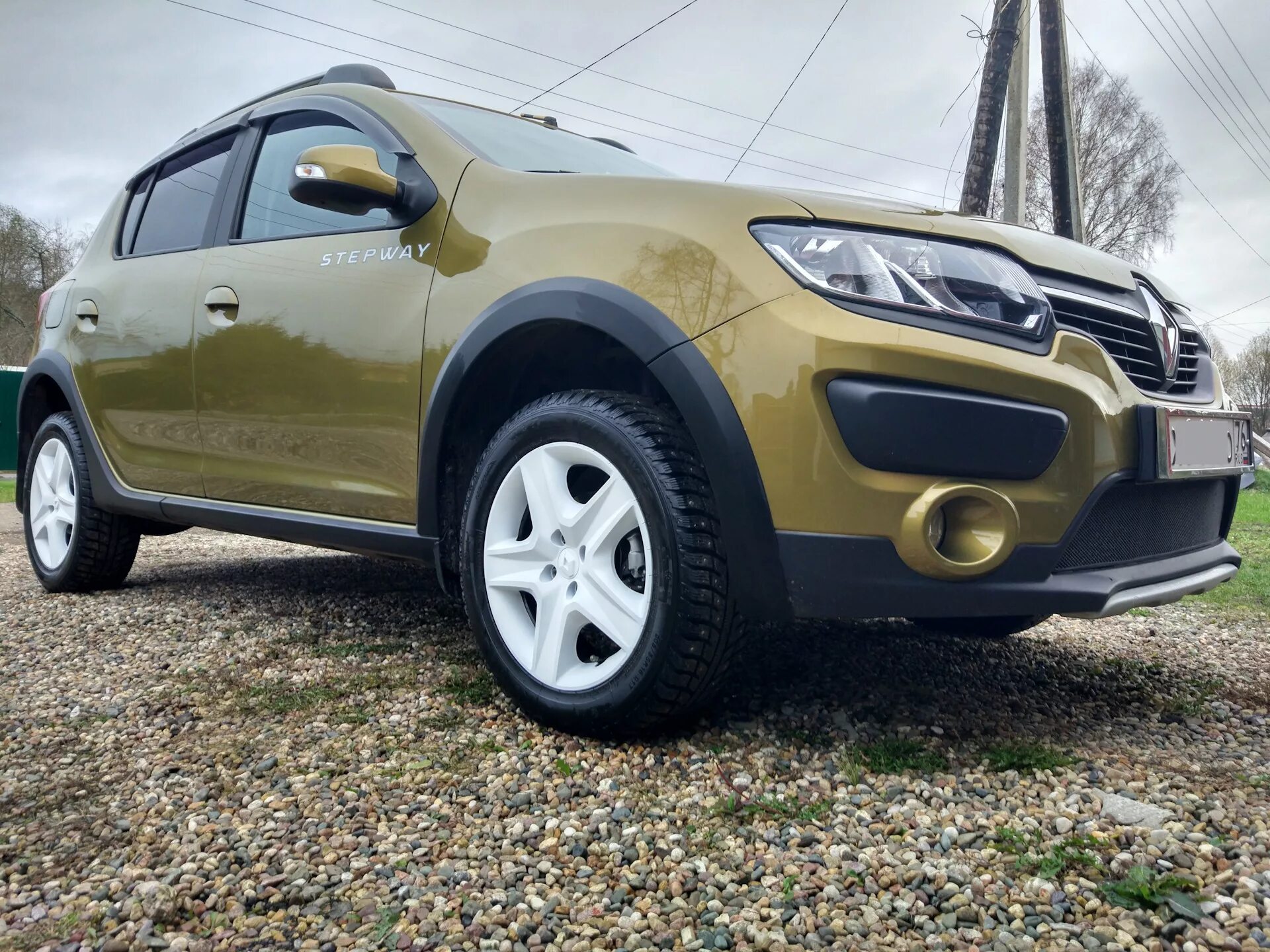 Купить диски рено степвей 16. Колпак Renault Sandero Stepway 2. Колпаки Renault Sandero Stepway 16. Литье 6а Рено Сандеро степвей. Логан степвей r18.