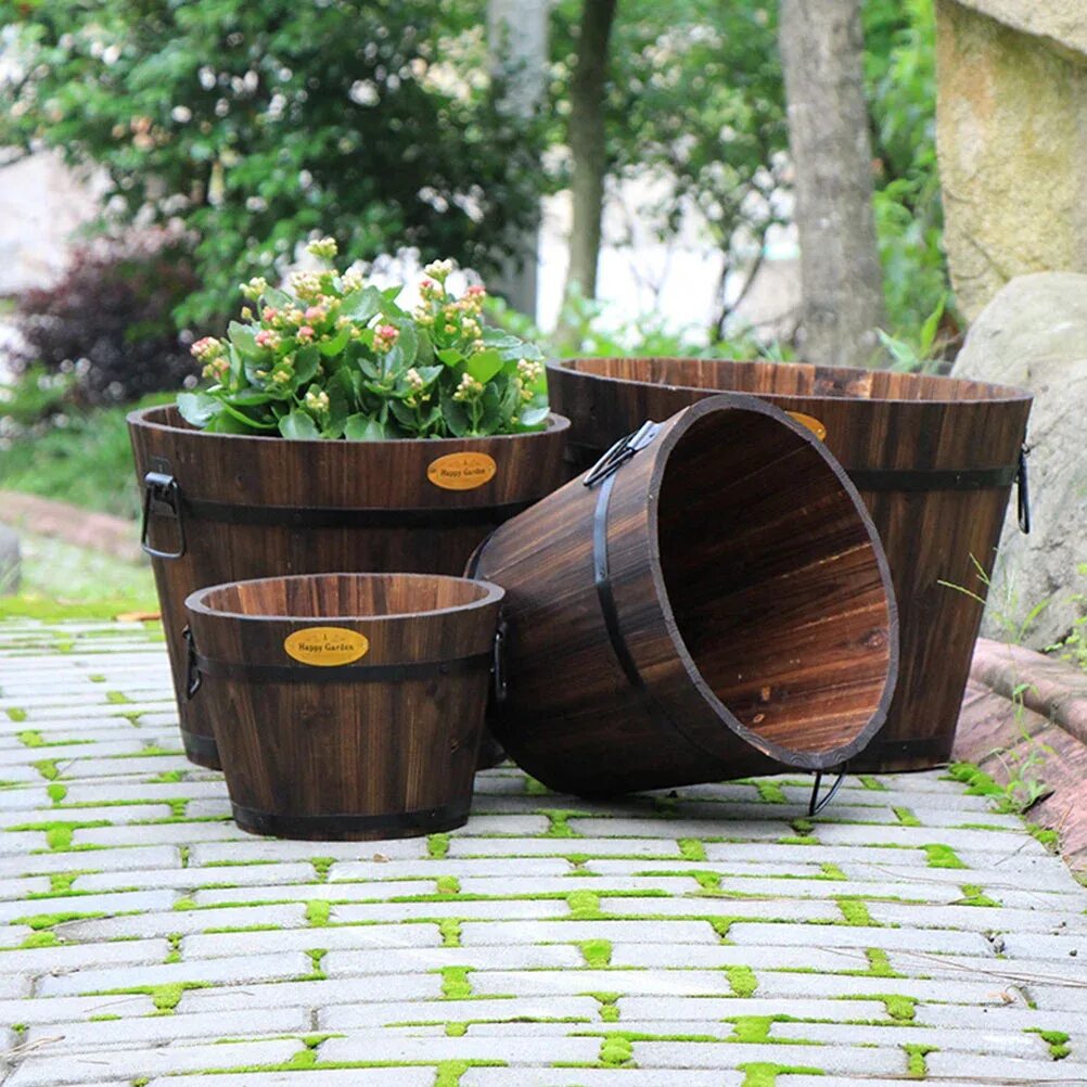 кашпо деревянное. бочка декоративная деревянная. сахарница деревянная с узором. горшки для цветов из дерева. деревянные горшки для цветов.