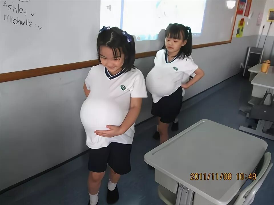 Беременные школьники на уроках. Естественные роды в воду. Беременный фильм 2011 диана. Беременные подростки. Девочка рожает в школе.