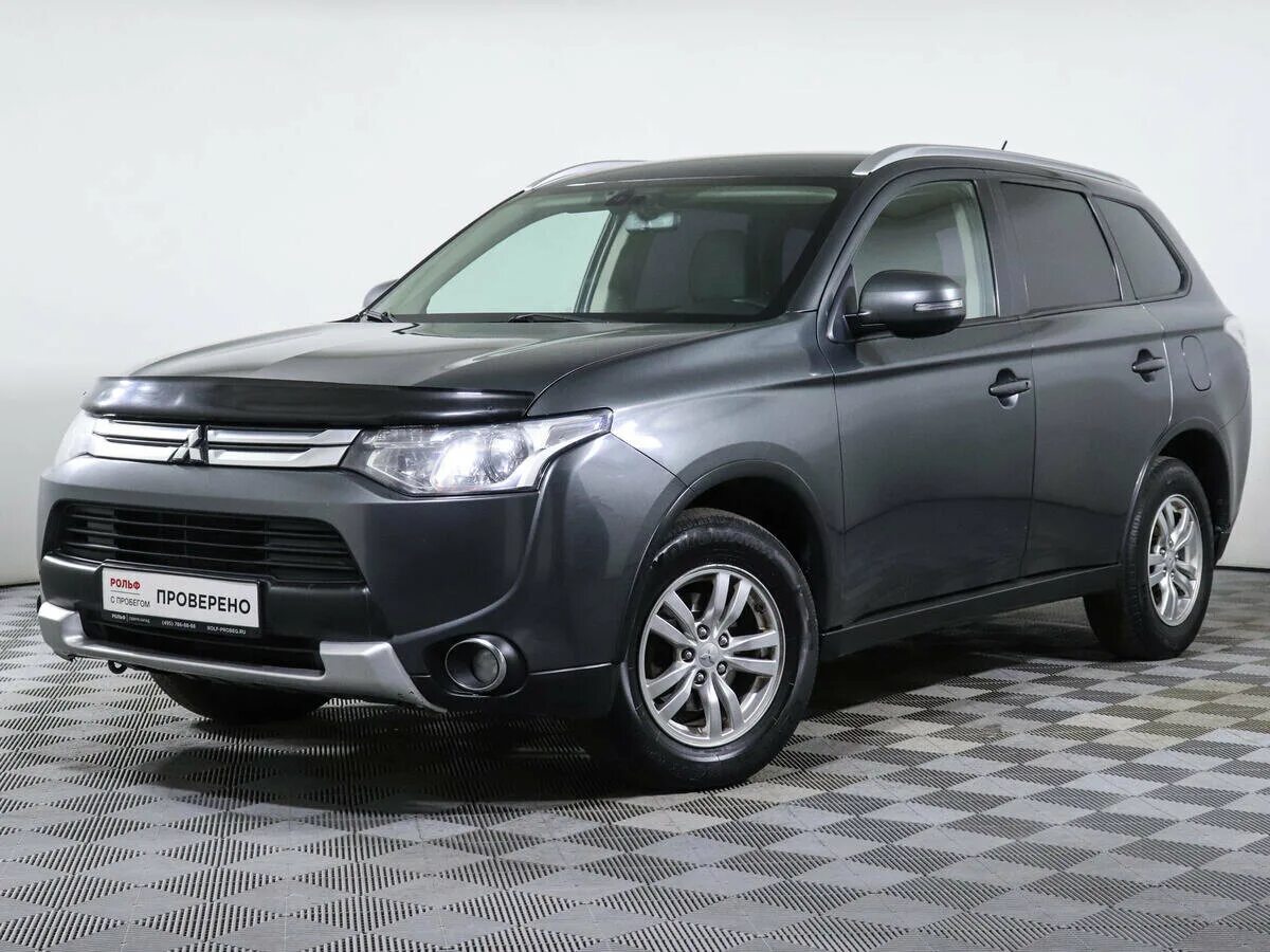 Аутлендер 3 года выпуска. Mitsubishi Outlander III 2014. Mitsubishi Outlander III Рестайлинг 2. Митсубиши Аутлендер 2014. Митсубиши Аутлендер 2014 рест.