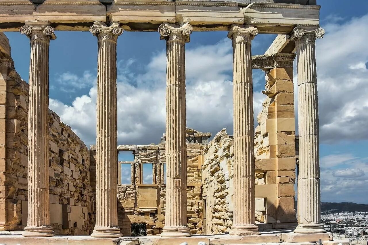 Греческие архитекторы. Храм Афины архаика. Акрополь в древней Греции. Акрополь в архитектуре это. Парфенон Греция.