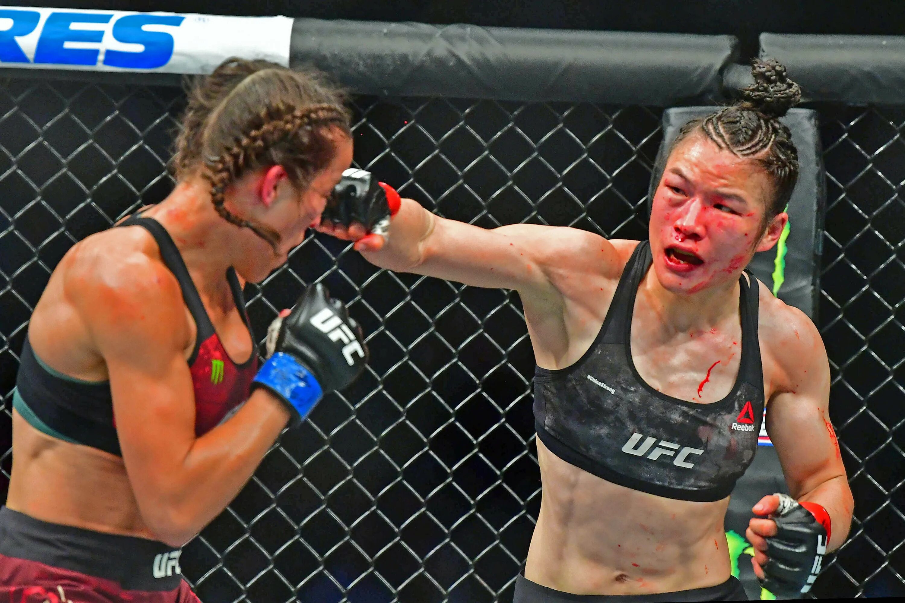 Юфс роуз намаюнас. Чжан янь бой. Чжан вэйли фото. Китай юфс. China mma.