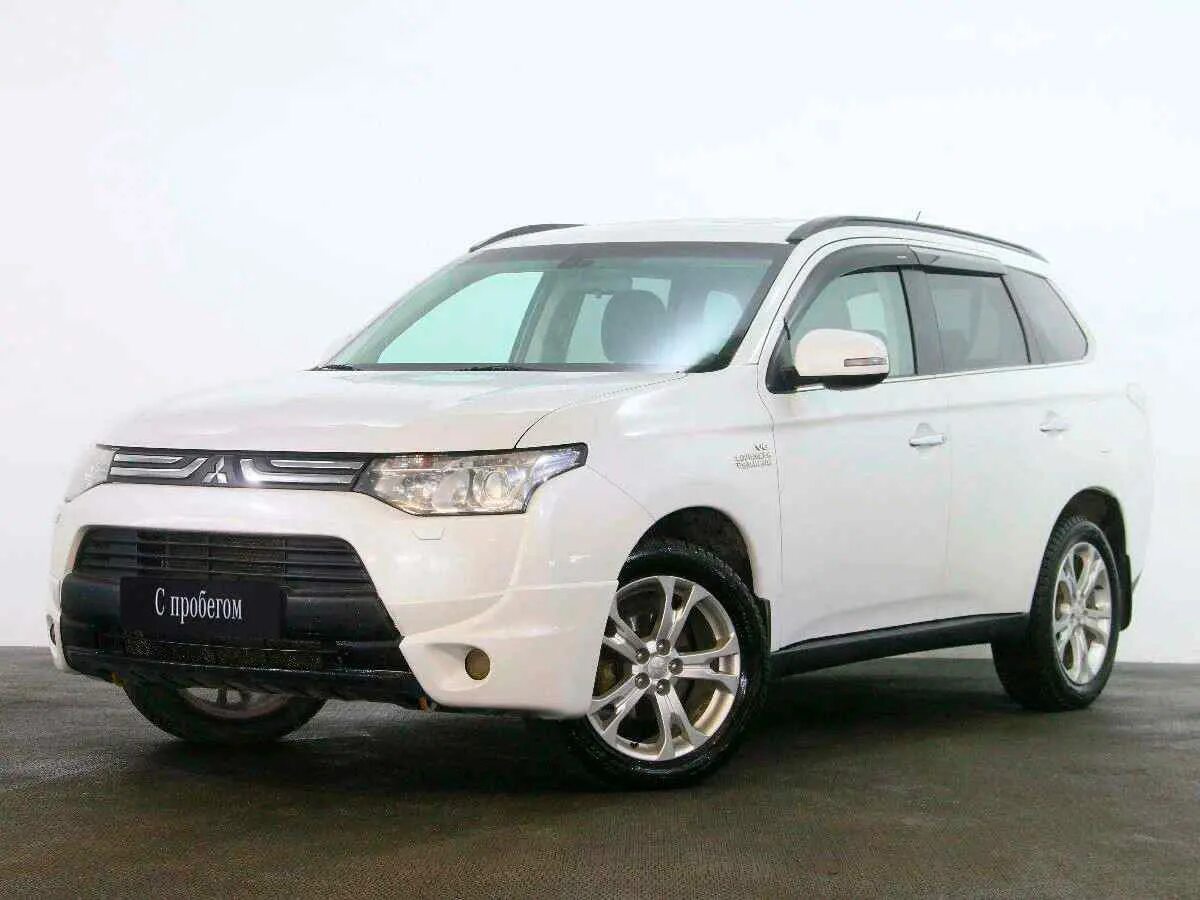 Мицубиси Аутлендер 2014 белый. Mitsubishi Outlander 3 2014. Митсубиси Аутлендер III. Митсубиши Аутлендер 3 белый. Аутлендер 3 рестайлинг купить