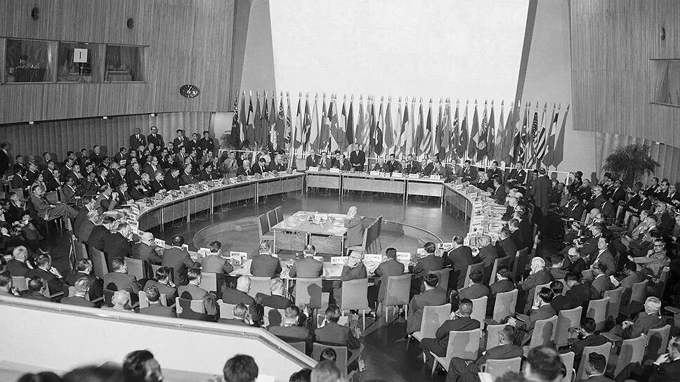 Первое заседание лиги наций 1919. Парламенты в европе 19 век. Лига наций это 1919 года. История заседания. 1901 репин заседание.