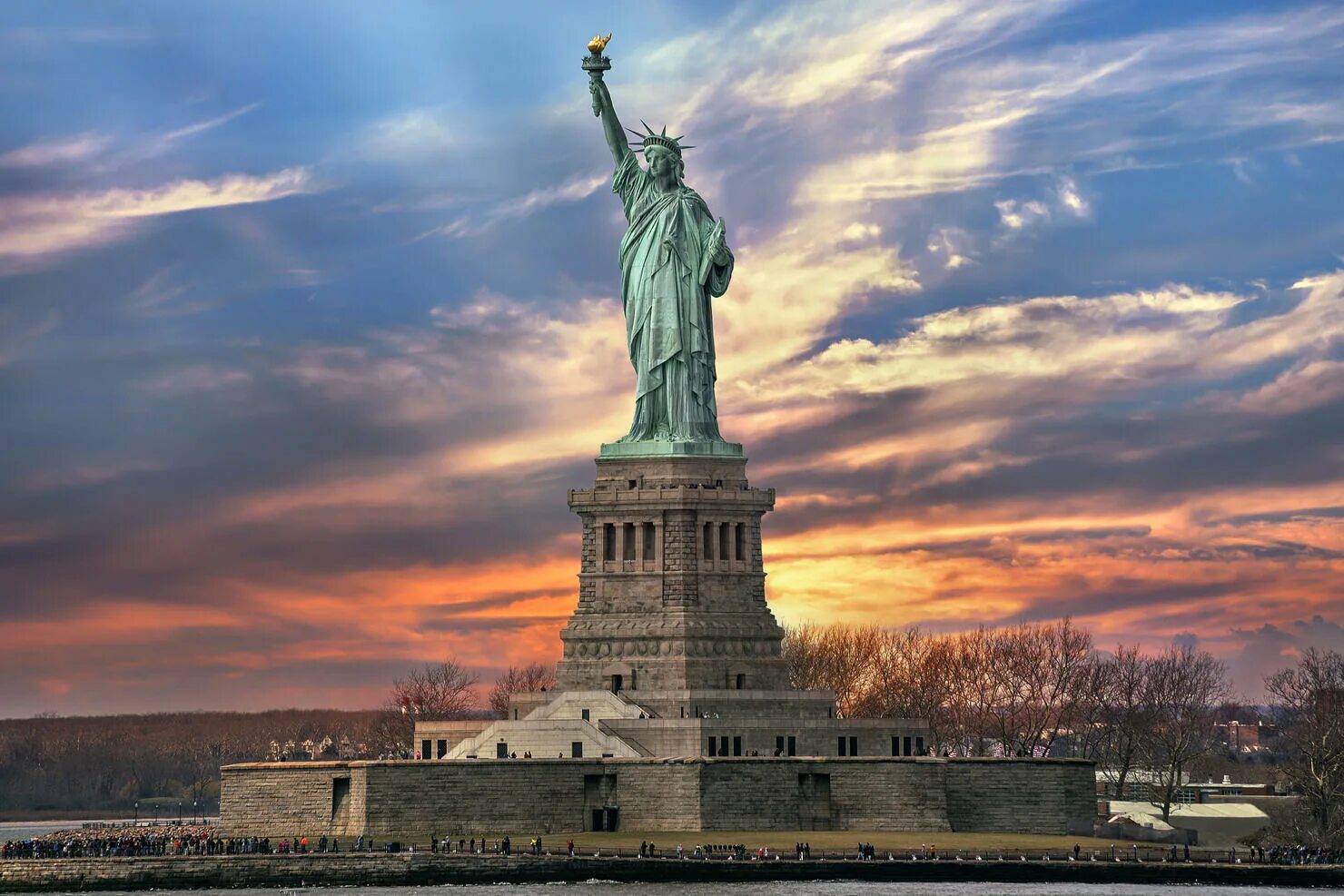 Статуя свободы США. США Нью-Йорк статуя свободы. Нью Йорк стадия свободы. Нью-Йорк бстатуясвободы. The state h