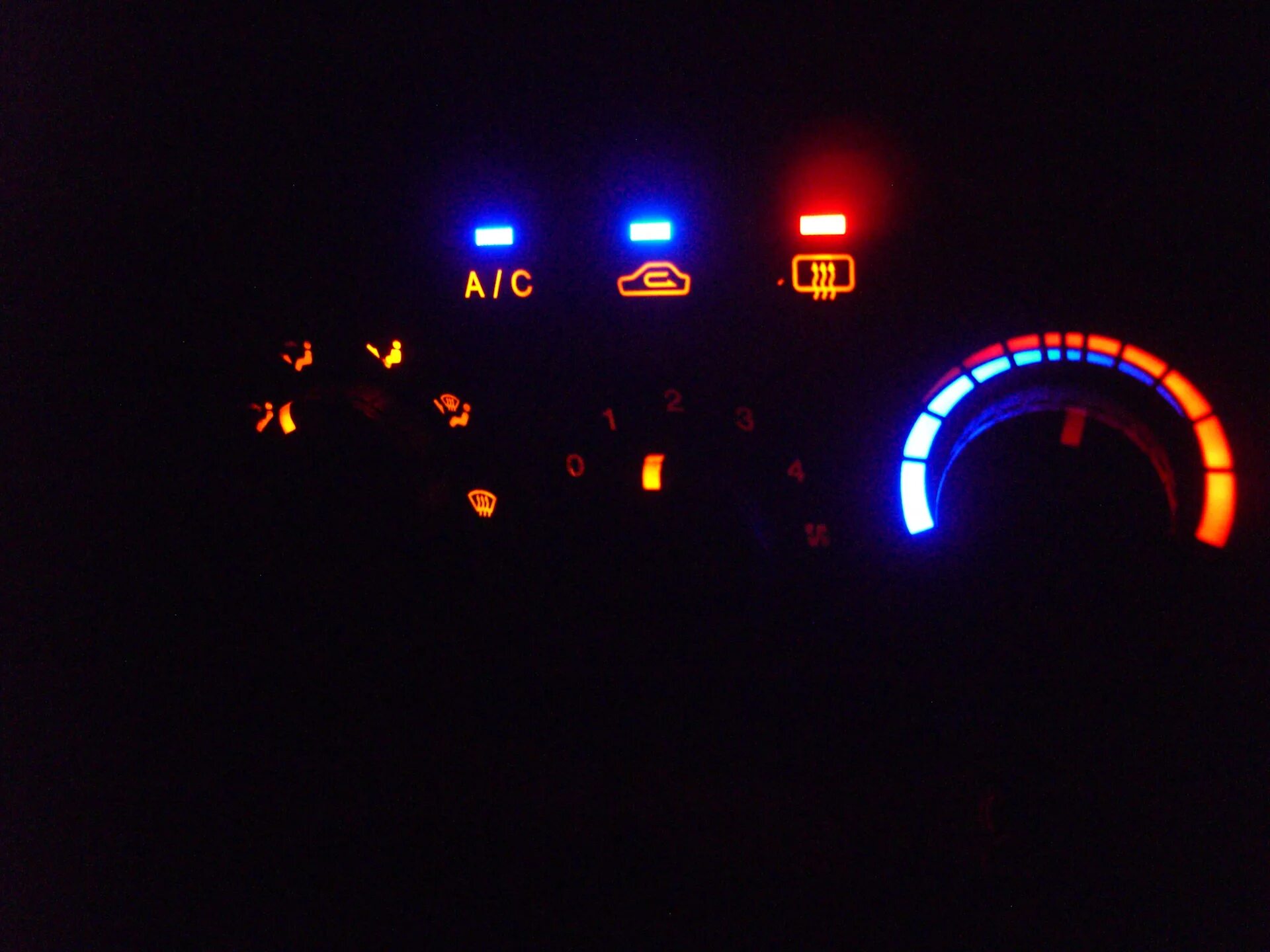 Hyundai matrix панель приборов. Подсветка хендай матрикс. Подсветка хендай матрикс. Подсветка приборной панели хендай матрикс. Подсветка заднего номера хендай грандер 2007г.