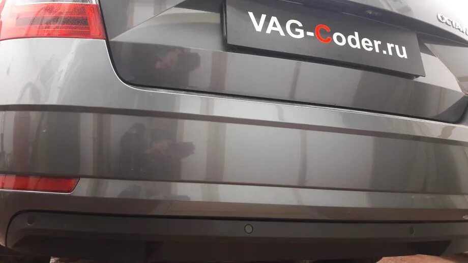 Парктроник octavia a7. Установка парктроников на skoda octavia a5. Шкода а5 парктроник. Шкода а5 парктроник. Магнитола шкода а 5 сенсор.