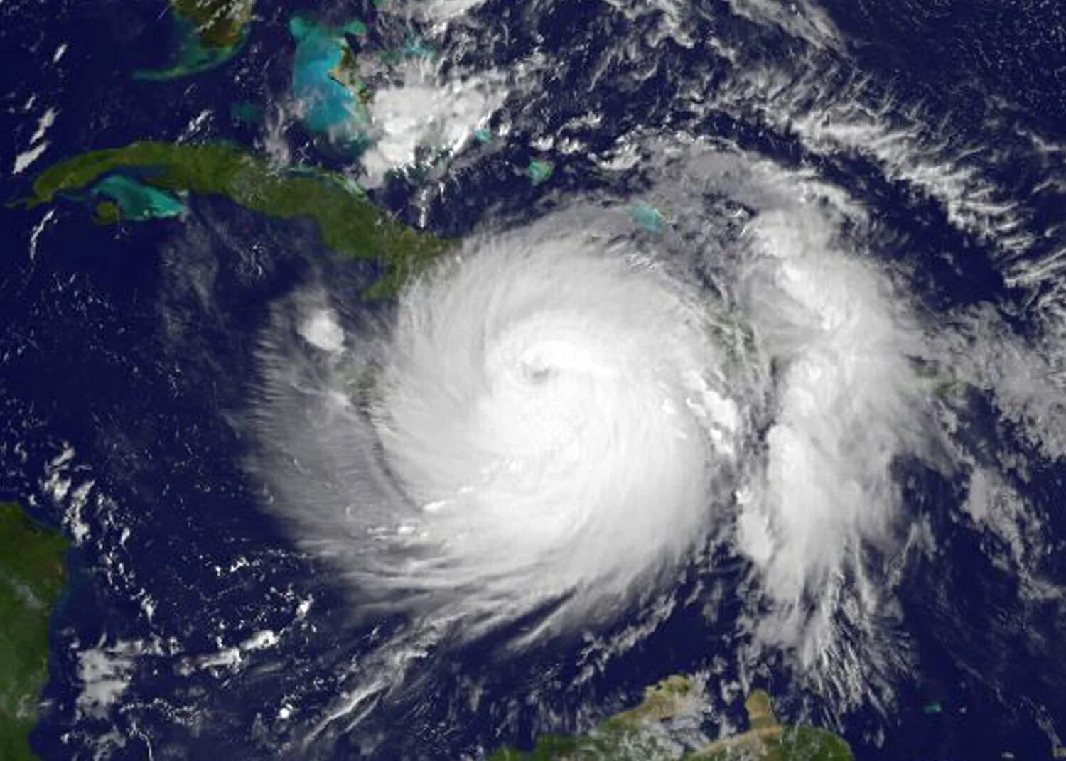 Ураган Метью 2016. Ураган в Атлантическом океане. Ураган Реймонд в тихом океане. Урагана Метью картинка.