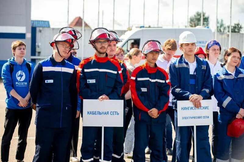 Пао россети ленэнерго кингисепп. Россети ленэнерго телефон. Пао россети ленэнерго. Южные электрические сети ленэнерго. Компания россети - ленэнерго.