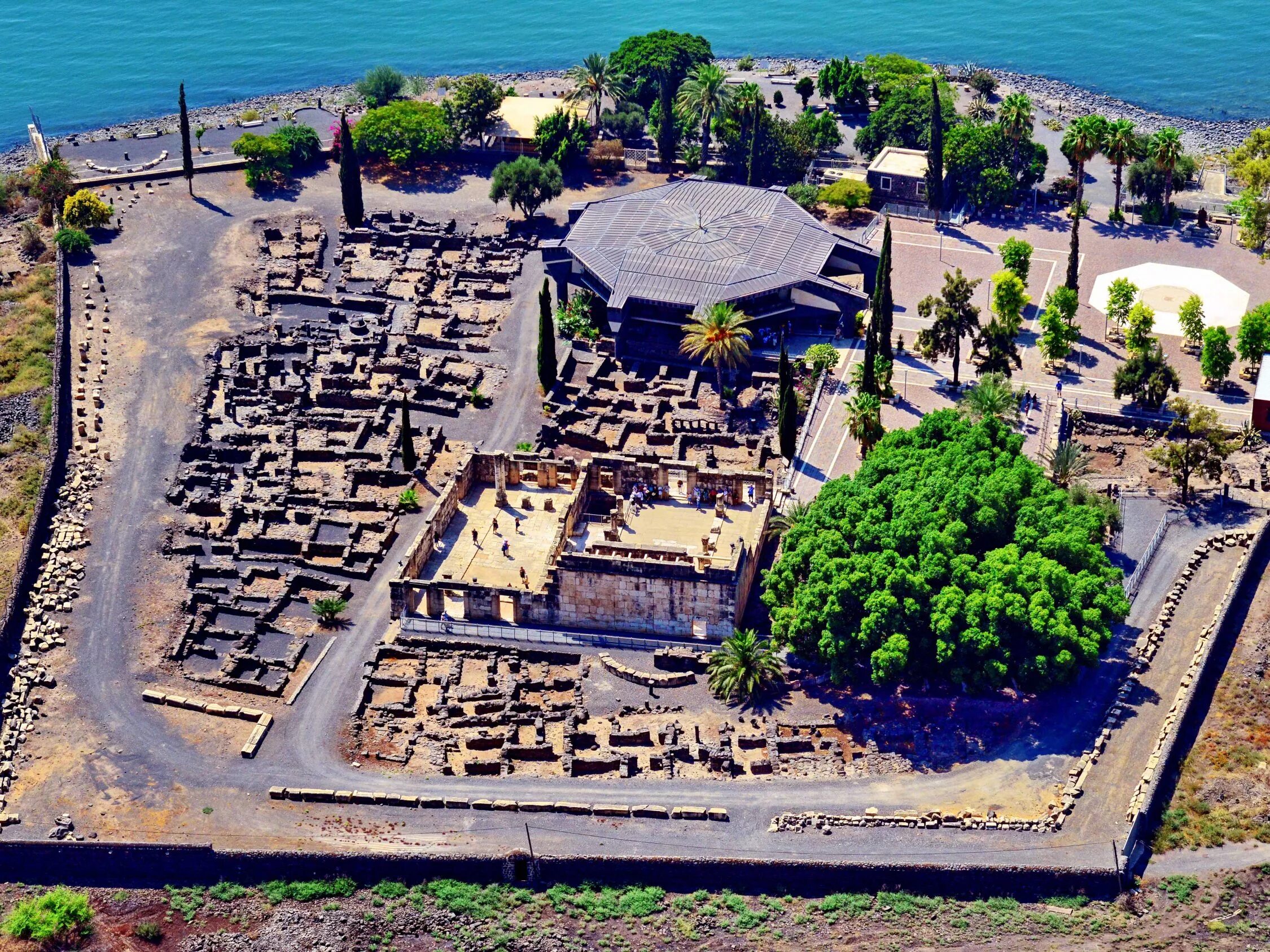 Капернаум что это. Церковь святого петра (капернаум). Капернаум город в израиле. Капернаум город в израиле. Капернаум что это.