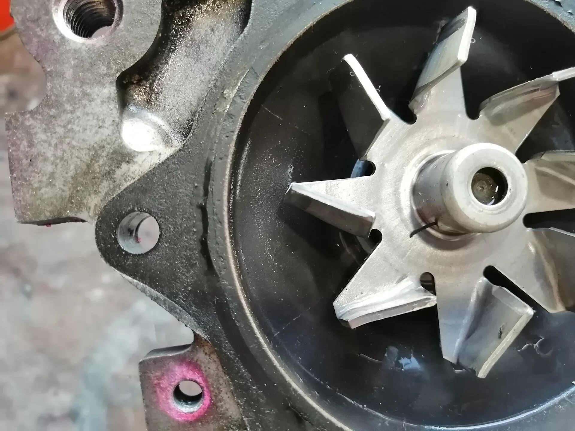 отличить оригинальную помпу