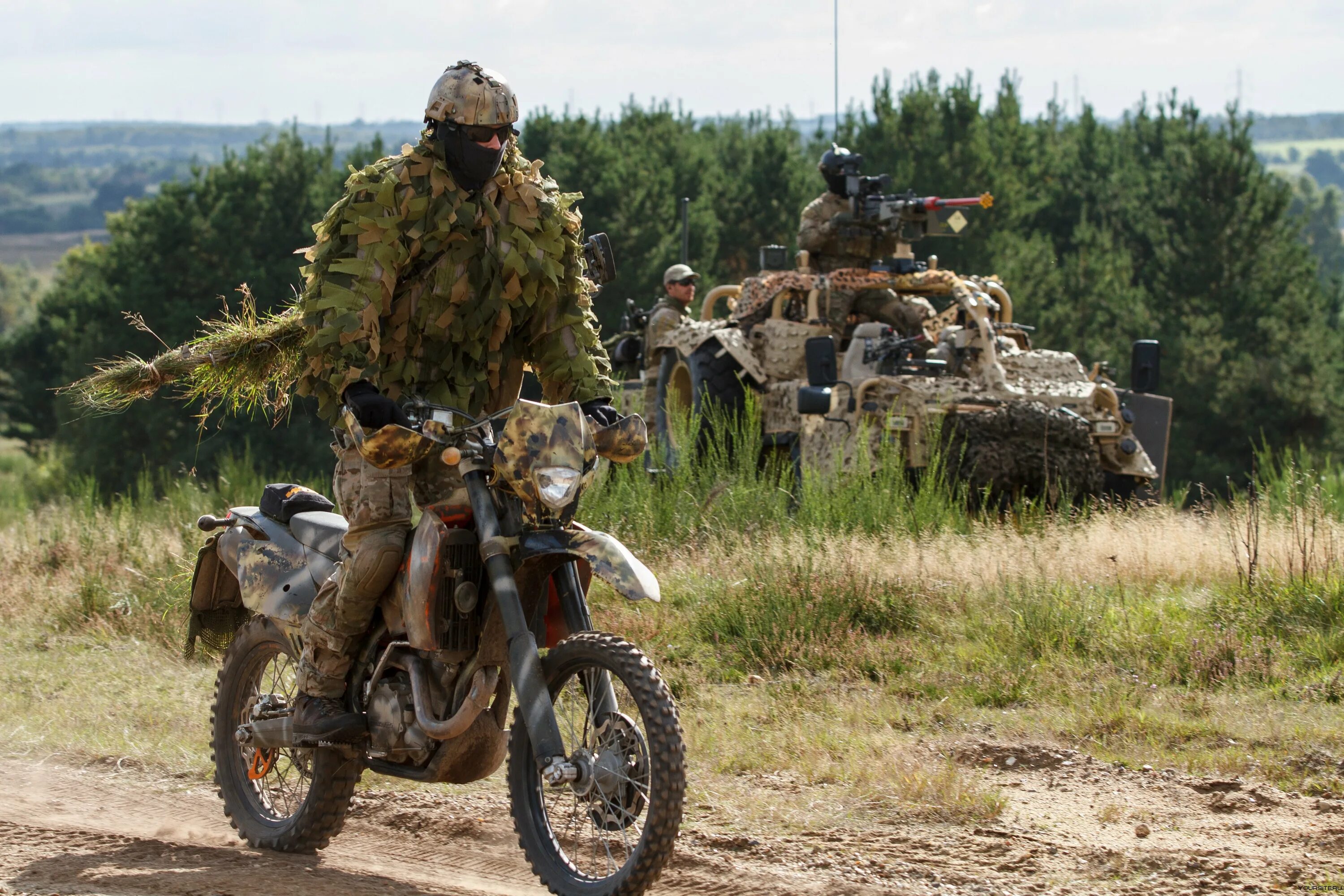 Мотоцикл военный. Эндуро милитари. Военный мотоцикл эндуро. Современные военные мотоциклы. Байков военная сцена