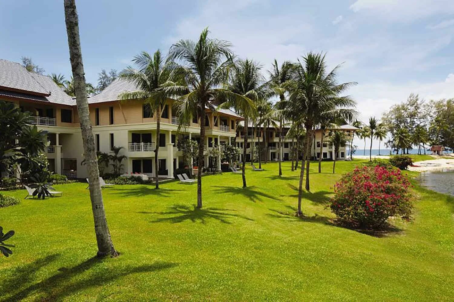 Outrigger laguna phuket beach resort. Surin beach outrigger surin beach resort 4*. Saii laguna phuket 5. Samui laguna phuket. Тайланд outrigger.
