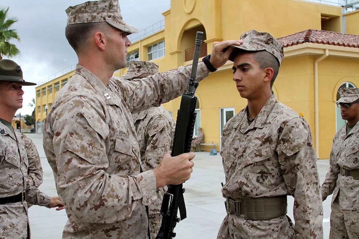 Морпех США марпат. USMC MCCUU. Морская пехота США В MARPAT Woodland. Камуфляж морпехов США MARPAT.