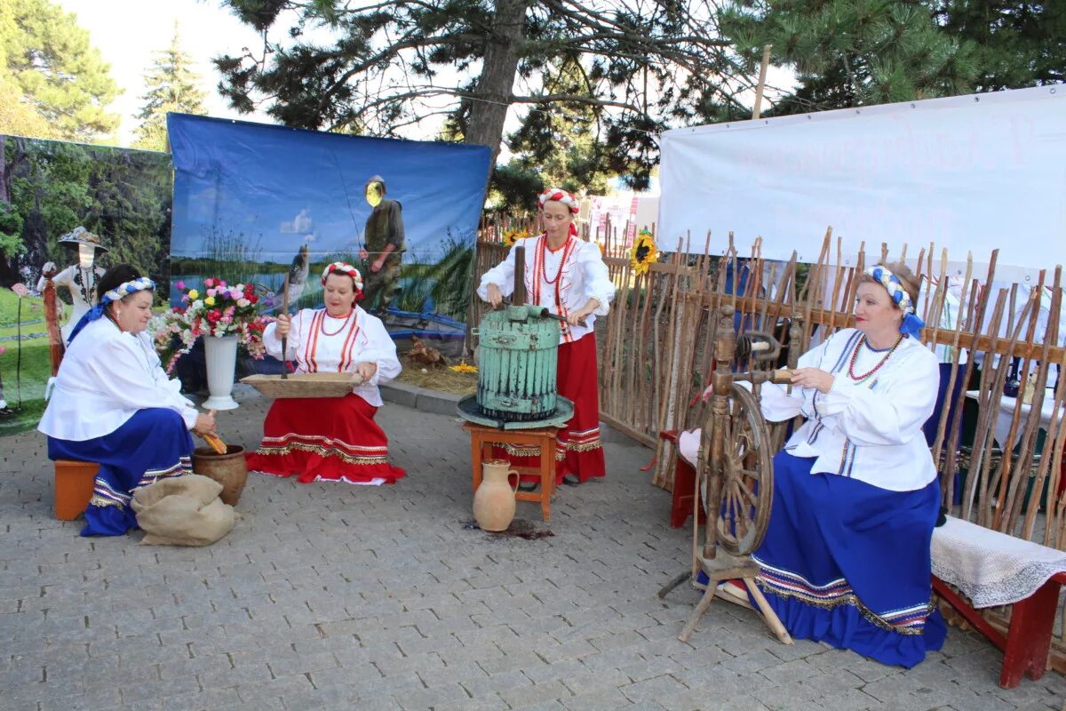 Погода в старощербиновской на неделю самый. Станица Старощербиновская. Казаки Щербиновский район Краснодарского края. Смотр куреней. День станицы Отрадной.