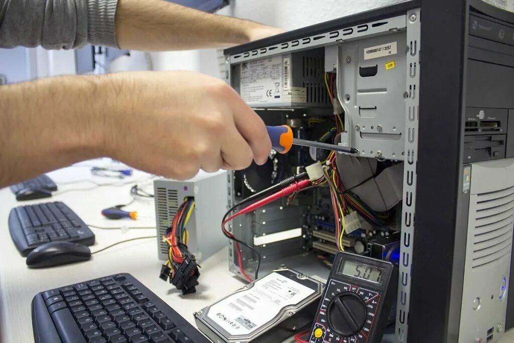 Компьютерные системы и комплексы. Компьютерный сервис система. Мастер по ремонту компьютерной техники. Ремонтник компьютеров. Систмныйадминистратор.