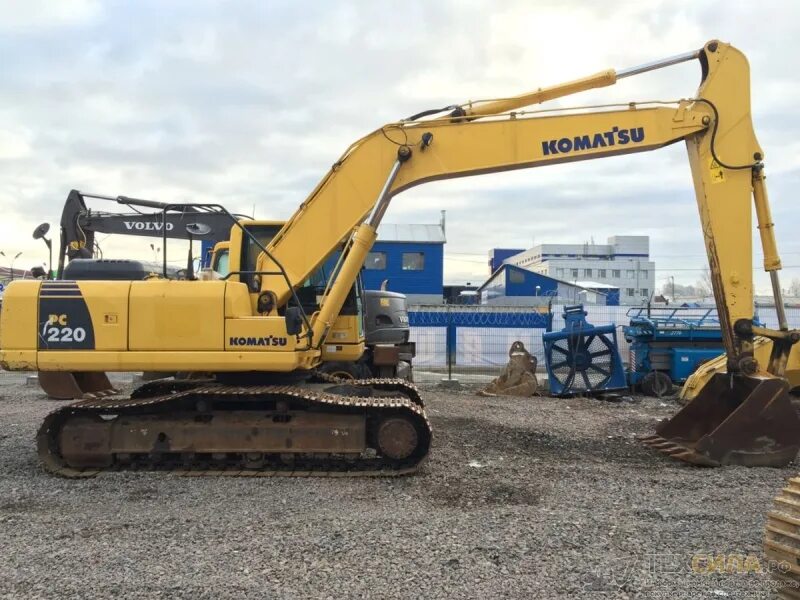 Гусеничный экскаватор комацу 220. Komatsu pc220. Экскаватор komatsu pc220. +6128613061 komatsu. Экскаватор komatsu pc220.