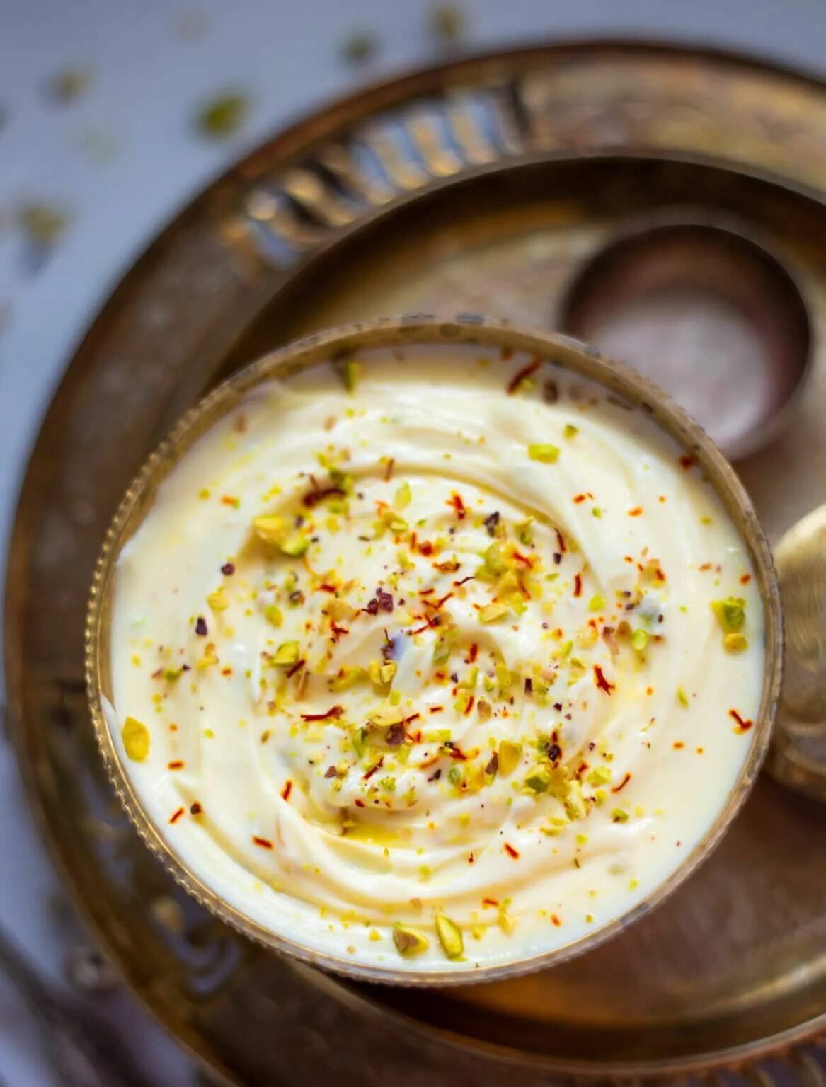 Ласси индийский напиток. Amul shrikhand. Коктейль ласси манго. Lassi indian food. Индийский йогурт.