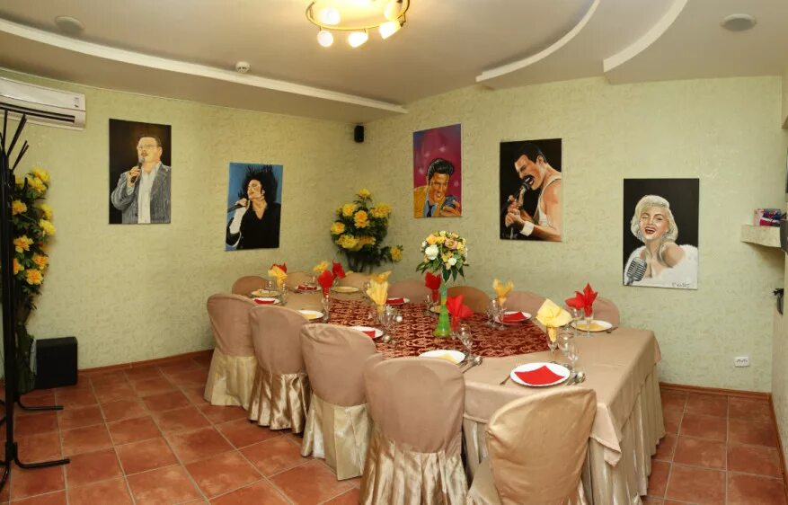 Фиалка кафе казань. Кафе фиалка казань максимова меню. Кофе и фиалки. Фиалка кафе казань. Фиалка кафе казань.