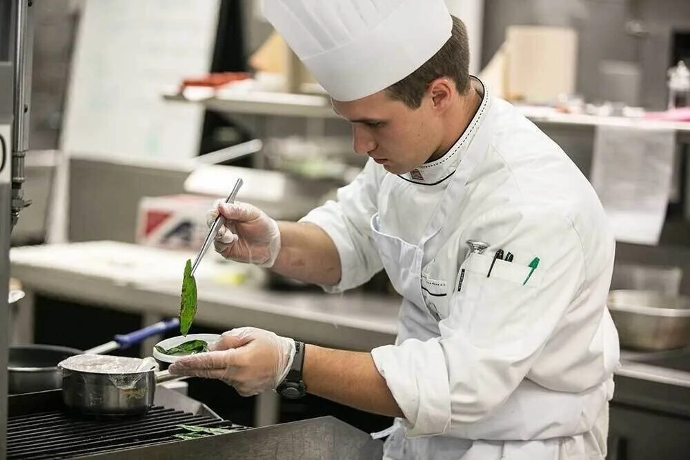 шеф-повар. повар. профессиональный повар. шеф кухни вакансии. поыва.