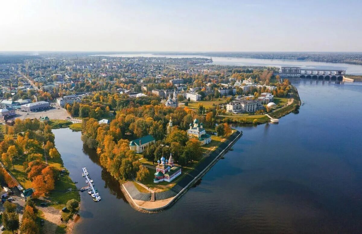 В каком городе погулять. Углич Волга. Город Углич на Волге. Углич Ярославская область. Углич золотое кольцо.