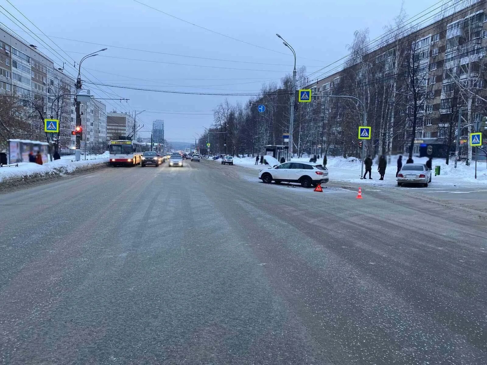 Происшествия в ижевске сегодня. Авария Ижевск 4 микрорайон. Авария в Ижевске на Чугуевского 23032023. Авария Ижевск первый микрорайон. Авария в Ижевске.242022окябряутро.