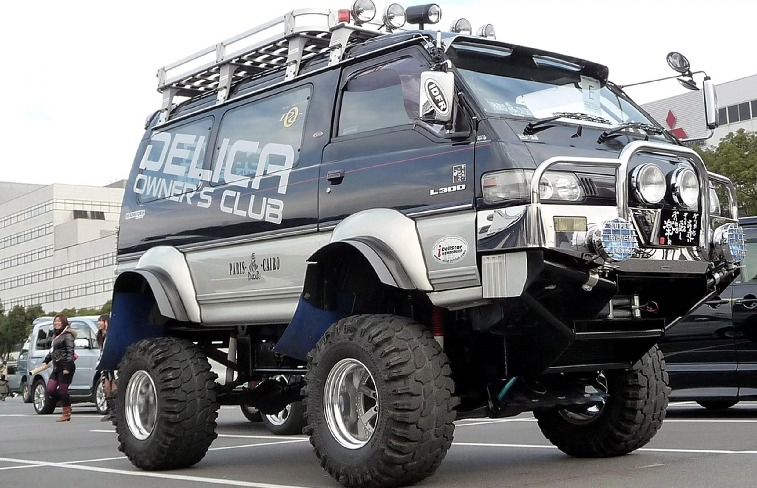 Лучшие автомобили полный привод. Mitsubishi Delica l300. Mitsubishi Delica 4x4. Mitsubishi Delica оффроад. Mitsubishi Delica l300 Lifted.