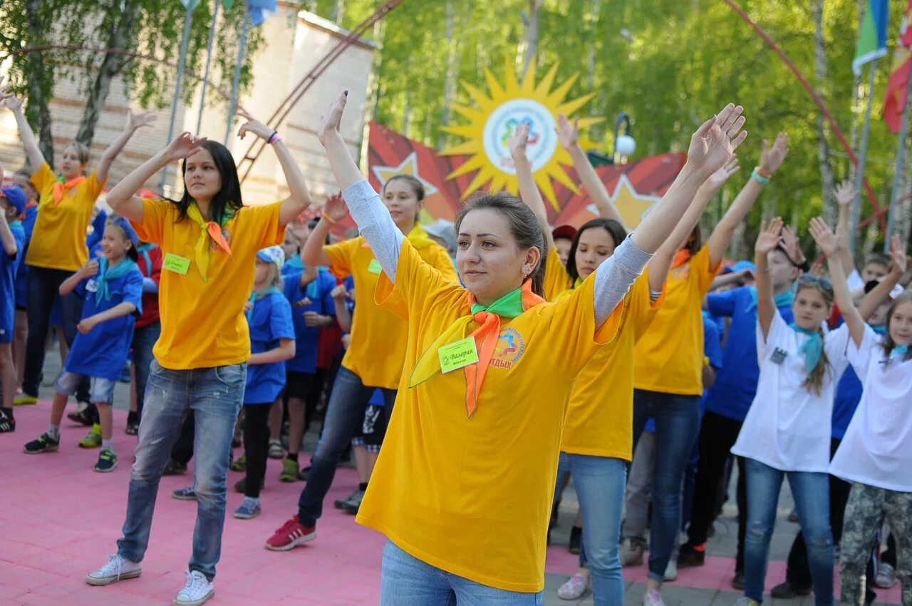 Студотряд вожатых. Дзержинец детский оздоровительный лагерь вожатые 10 отряда. Детский лагерь незабудка в куйбышеве. Доц россия самара хамит закирович. Вожатые лагеря дзержинец.