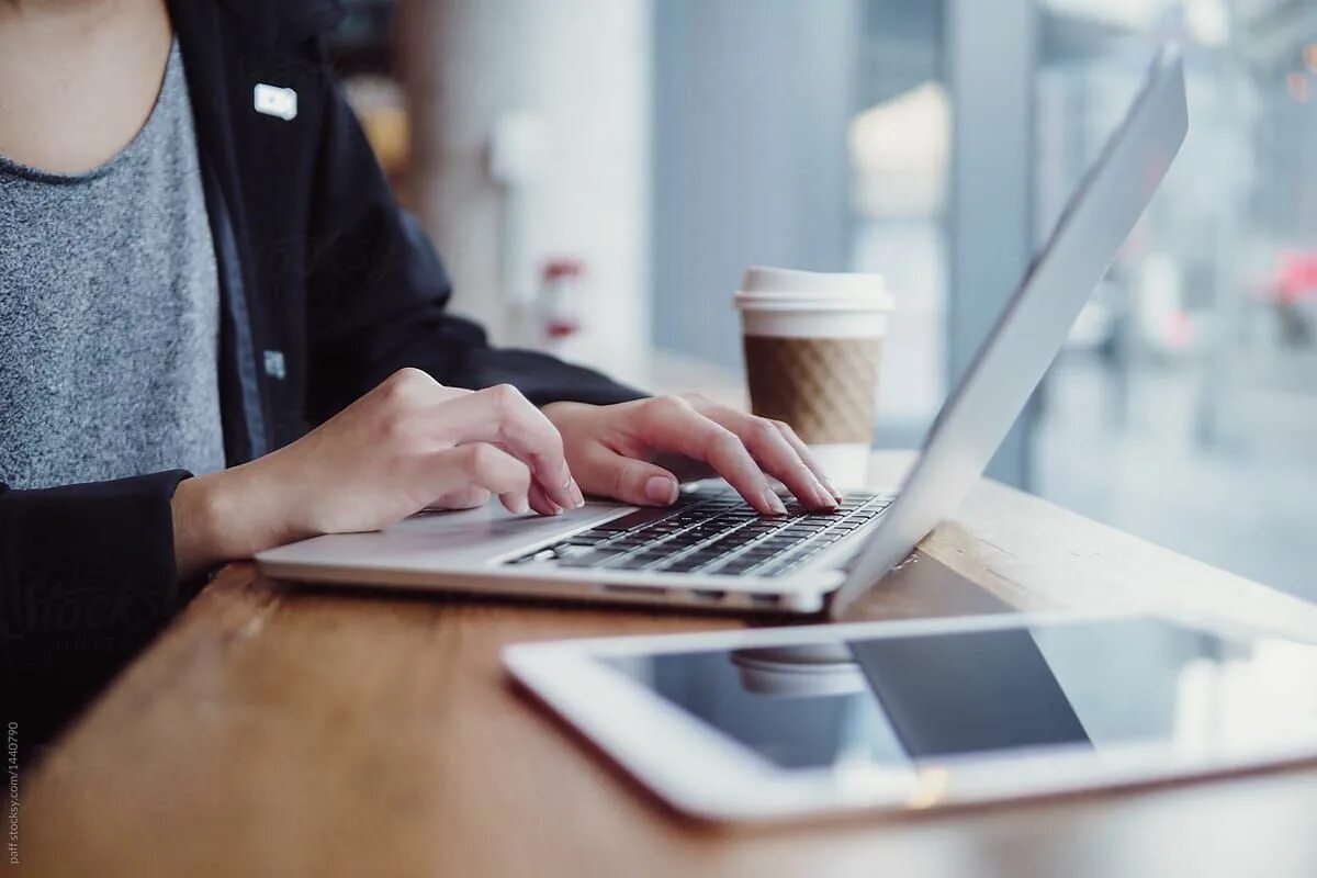 Work her computer. Девушка программист в полный рост. Дизайнер за ноутбуком. Девушка в офисе за столом. Stress in home working.