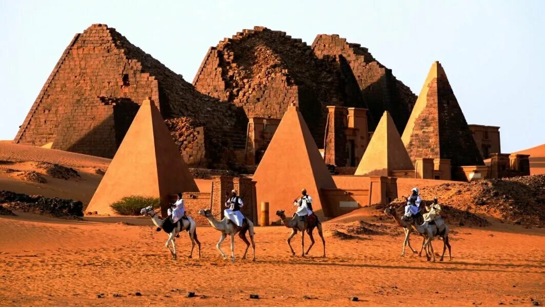 Tips for tourists a town of pyramids