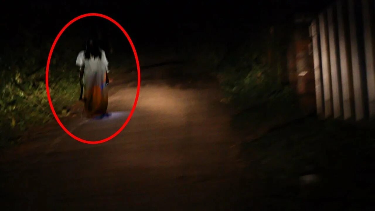 Паранормальное явление полтергейст. Приведение накладбеже. Призрак где идет. Призрак где идет. Призрак где идет.