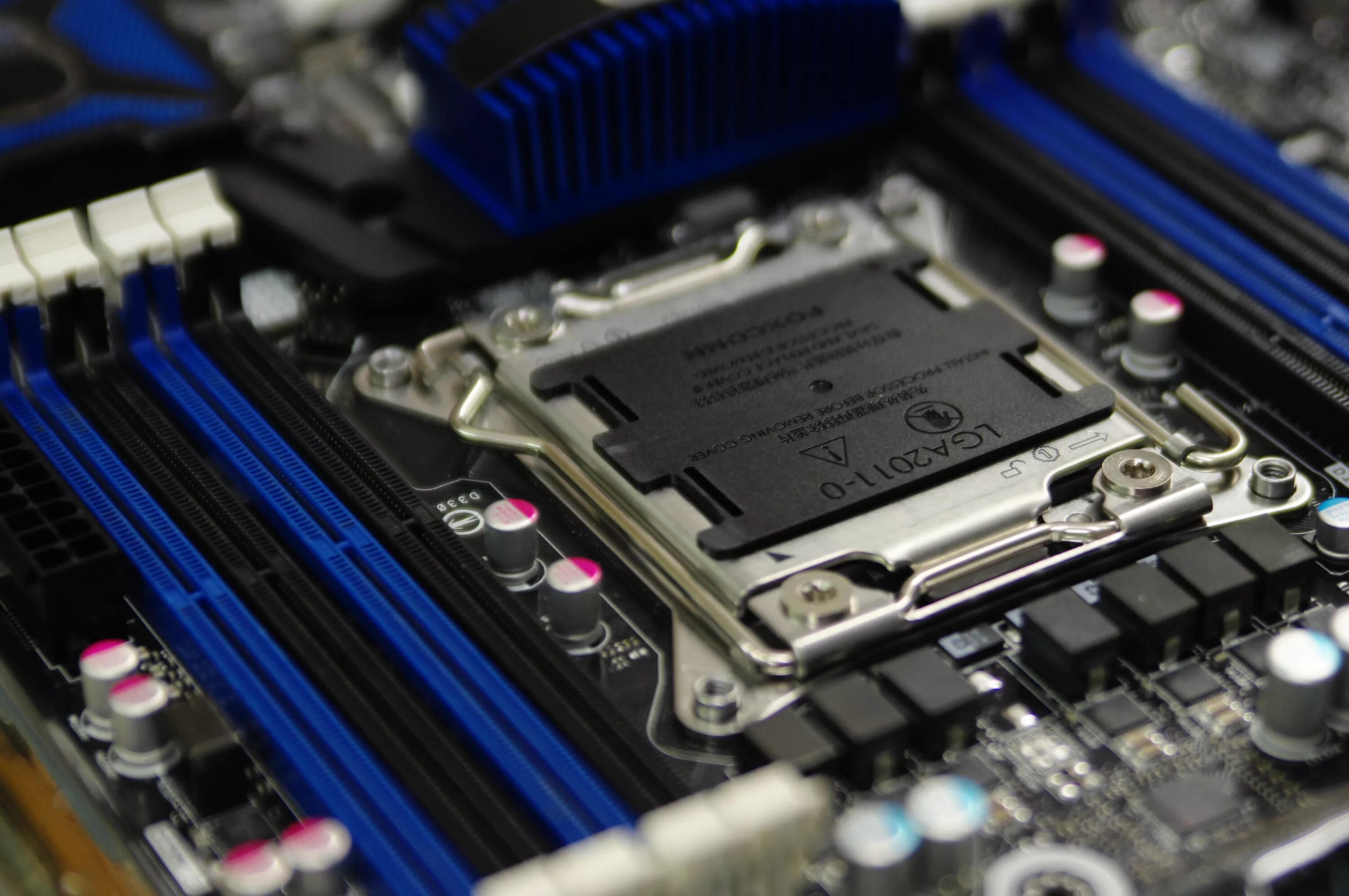 Lga 2011 характеристика. Lga 2011 сокет. intel socket 2011. intel lga2011 pinname. сокет intel r3 (lga2011‑3) процессоры.