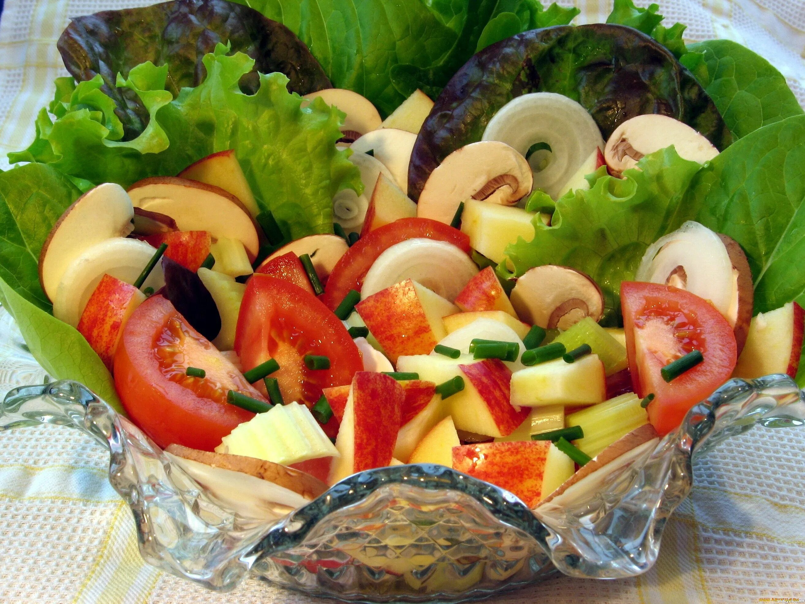 Салат. Салаты из овощей и фруктов. Салат с фруктами. Салат с фруктами и овощами. Овощи входящие в салат