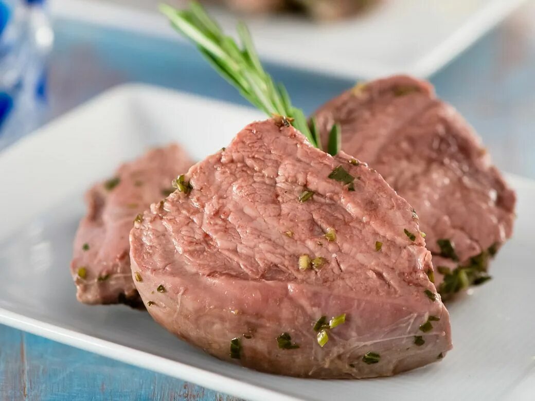 Копченая говядина со сливовым соусом - кулинарный рецепт