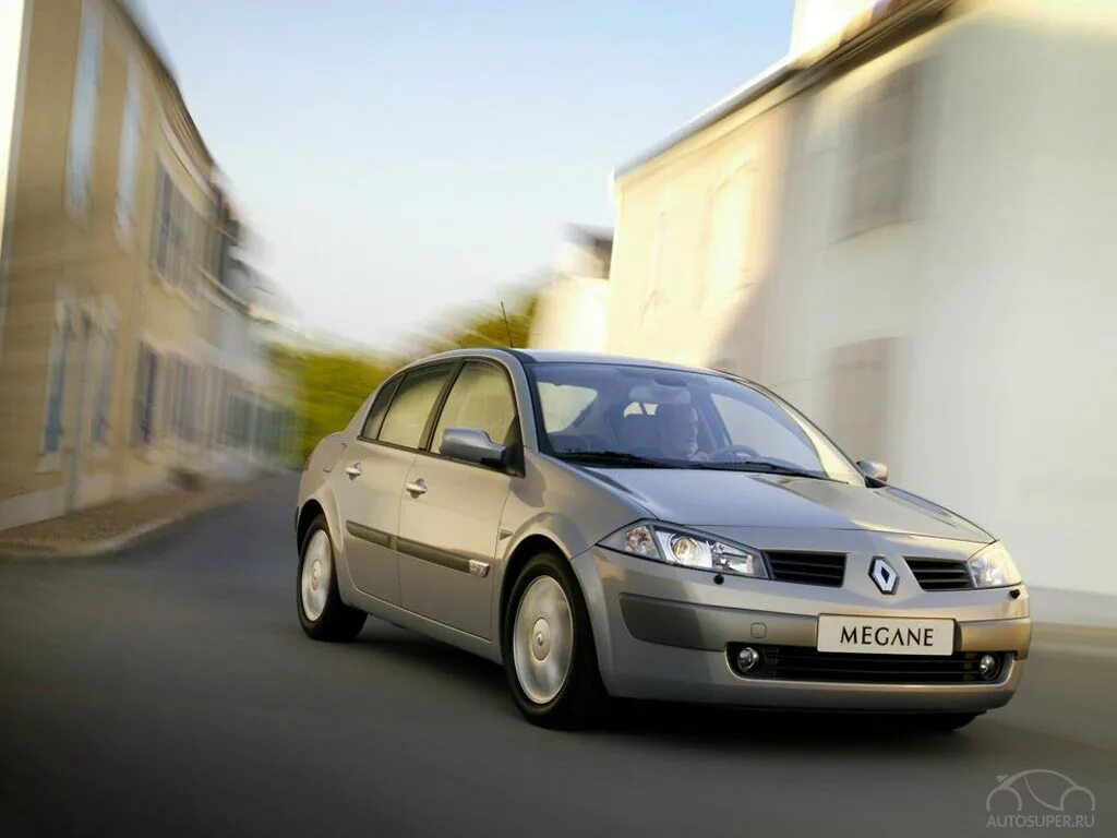 Рено меган 1.3. Рено Меган 2 поколение. Renault Megane 2003. Renault Megane 2 sedan. Renault Megane 1 седан.