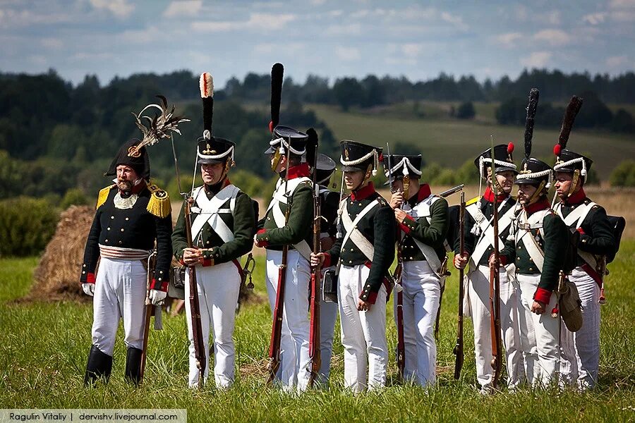 Интернет 1812 года. Русские солдаты Бородино 1812 года. Бородинская битва 1812 года французские солдаты. Бородино русская пехота 1812. Битва 1812 года Бородинская форма солдат.