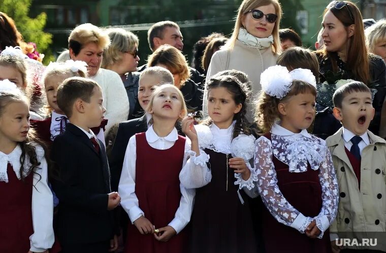 Перенос учебного года. Фото 1 сентября родительская группа.